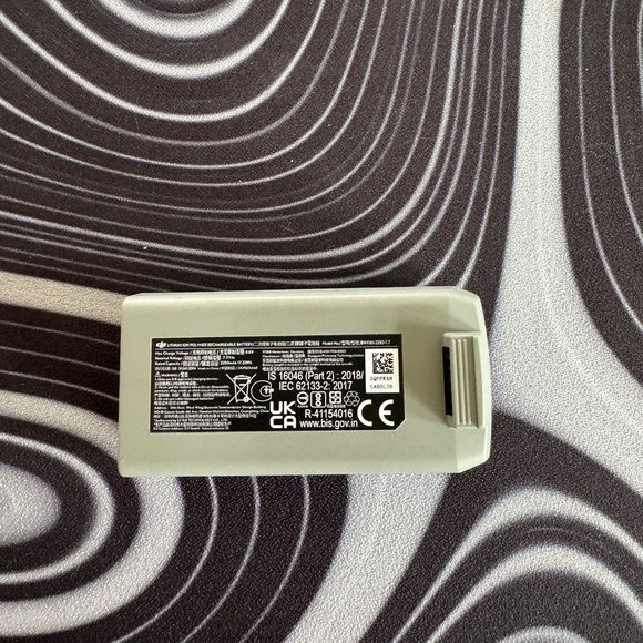 DJI remote controller with cables, DJI mini 2 battery. - Picture 4 of 4